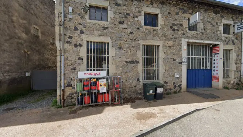 Vue de la rue devant GARAGE ETIENNE ET FILS, Vals-les-Bains