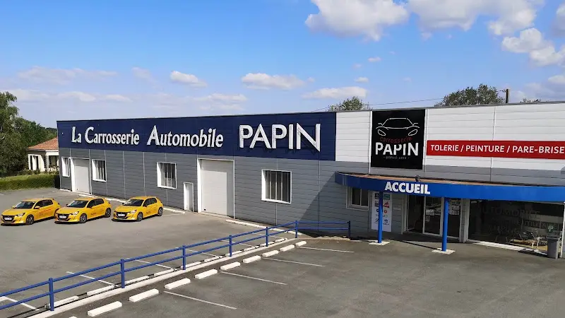 Photo publiée sur la fiche Google de CARROSSERIE PAPIN - INTER PAREBRISE, La Ferrière