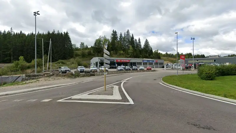 Vue de la rue devant GARAGE DES SPORTS, Morbier