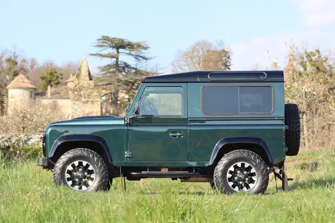 Photo publiée sur la fiche Google de Lignon Custom - Restauration et personnalisation de Land Rover Defender, Étoile-sur-Rhône