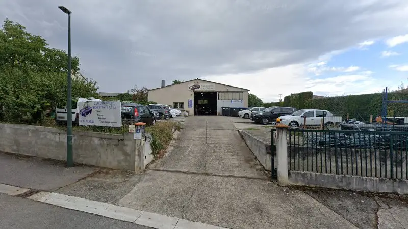 Vue de la rue devant Carrosserie Benetti et Fils SARL, Saint-Loup-Cammas
