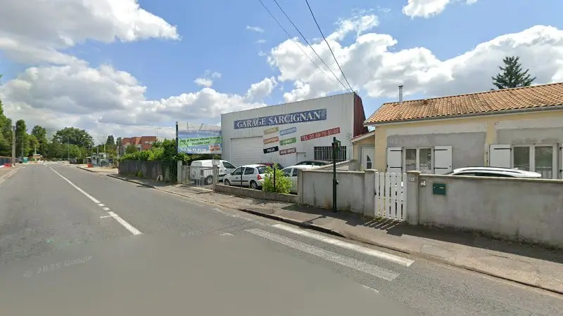 Vue de la rue devant Garage de Sarcignan, Villenave-d'Ornon