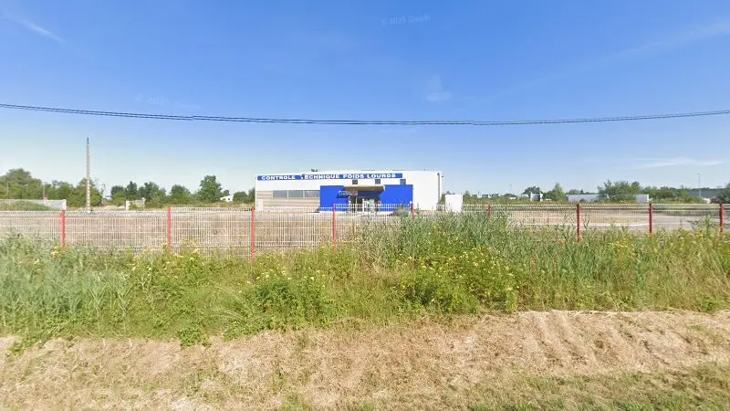 Vue de la rue devant Champagne Contrôle Poids Lourds Toul, Toul