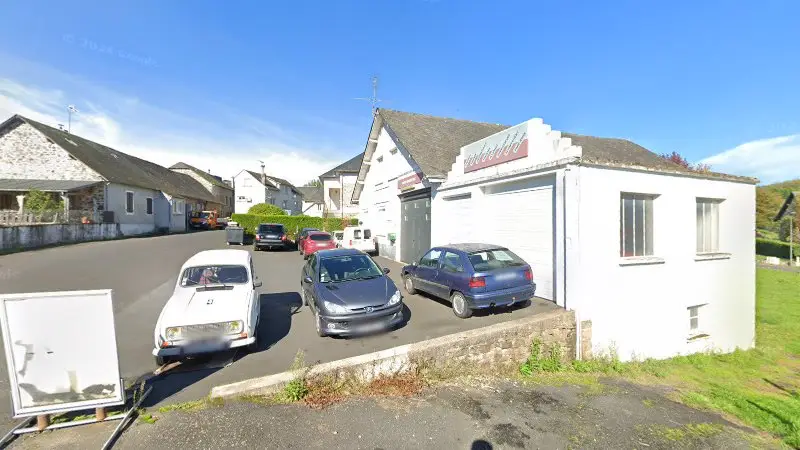 Vue de la rue devant Garage Grauliérois, Lagraulière