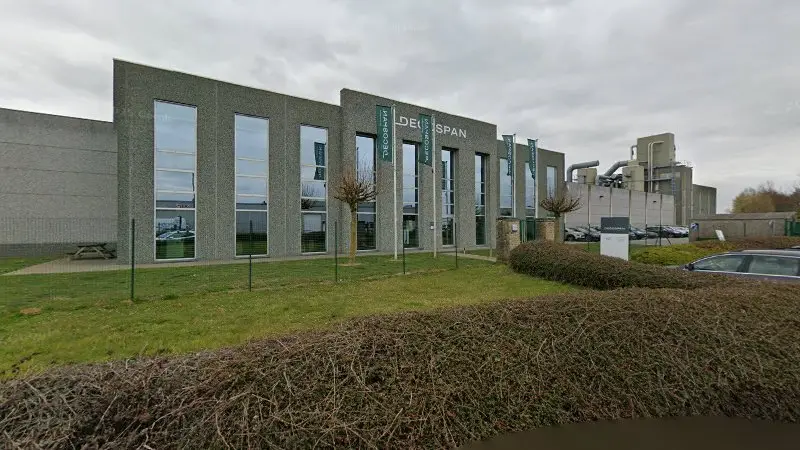 Vue de la rue devant GNM Garage Du Nouveau Monde, Hazebrouck