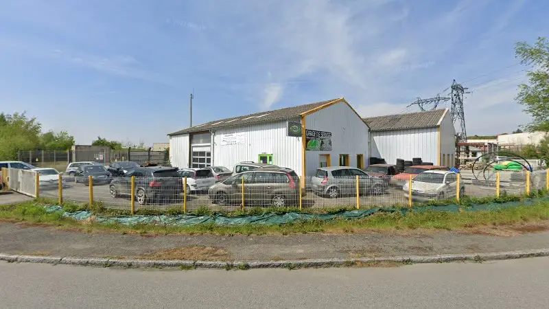 Vue de la rue devant Garage Automobile DG Services, Vern-sur-Seiche