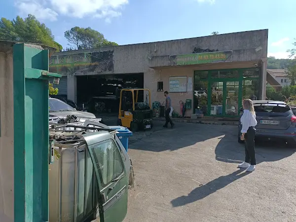 Photo publiée sur la fiche Google de AUTO CASSE GARAGE (ANCIENNEMENTGARAGE DES OLIVIERS DANIEL QUARANTA)