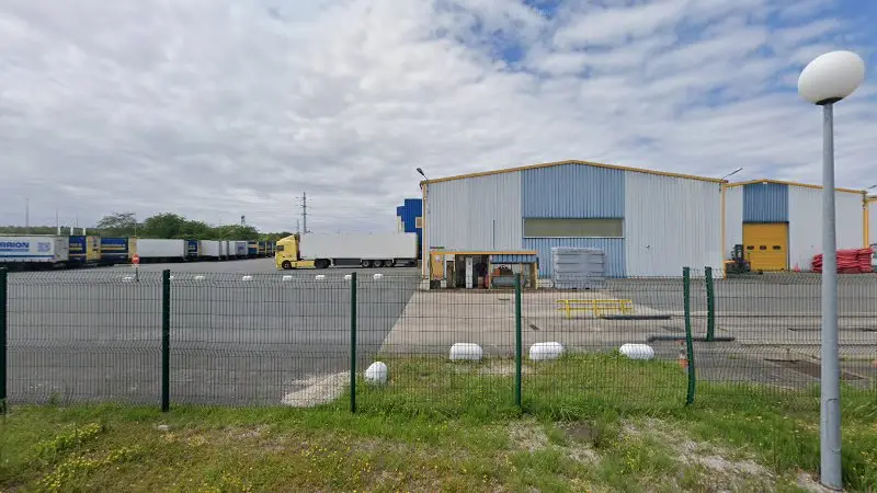 Vue de la rue devant Garage P.L., Romorantin-Lanthenay
