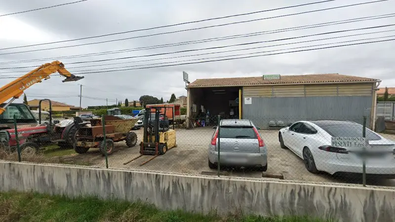Vue de la rue devant Pesenti Frères Sarl, La Capelle-et-Masmolène