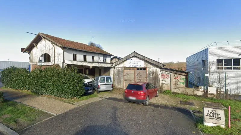 Vue de la rue devant Garage « Les Cigognes », Chambourcy