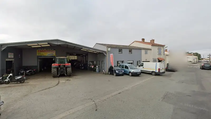 Vue de la rue devant Garage Fonteneau SARL, La Rabatelière