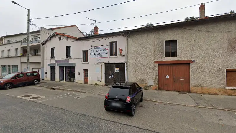 Vue de la rue devant Carrosserie de la Pape SARL, Rillieux-la-Pape