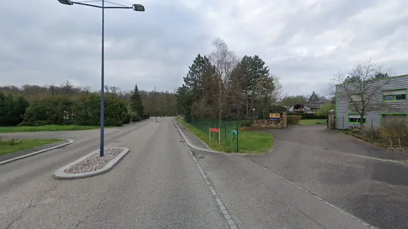 Vue de la rue devant NVA Négoce Véhicules Accidentés, Burnhaupt-le-Haut