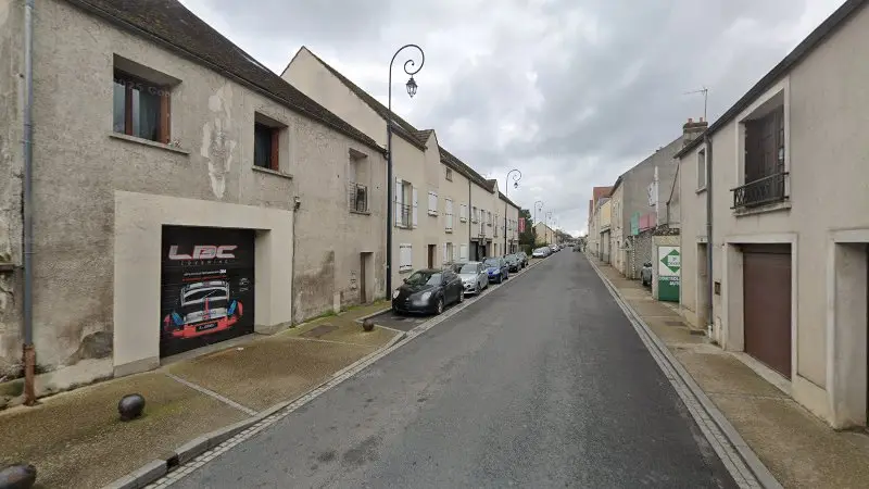 Vue de la rue devant Lbc Covering, Fontenay-Trésigny