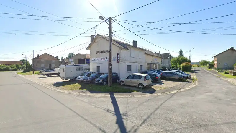 Vue de la rue devant Garage Hanny, Ardeuil-et-Montfauxelles