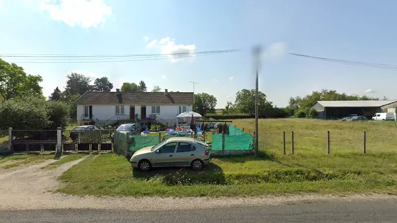 Vue de la rue devant V.i.p Groupe AMS, Ferrières-en-Gâtinais
