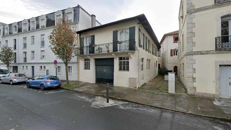 Vue de la rue devant GARAGE PREMIER - ECO PNEUS SERVICE, Bayonne