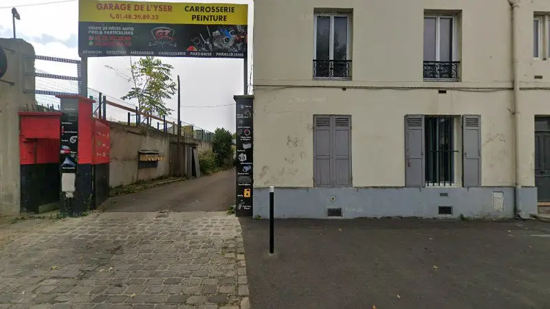 Vue de la rue devant Garage de l'Yser, Épinay-sur-Seine