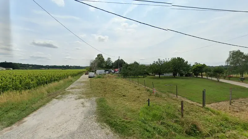 Vue de la rue devant Carrosserie Ballon, Génissac
