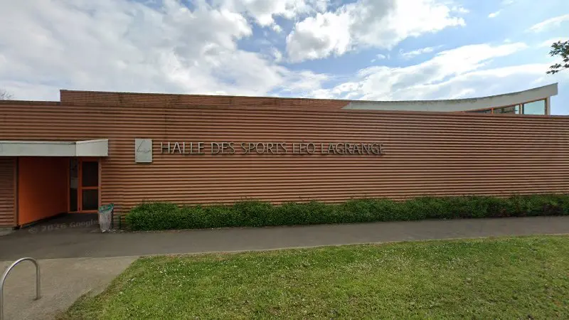 Vue de la rue devant J27Auto – Courtier Automobile & Achat Voiture Occasion, Savigny-le-Temple