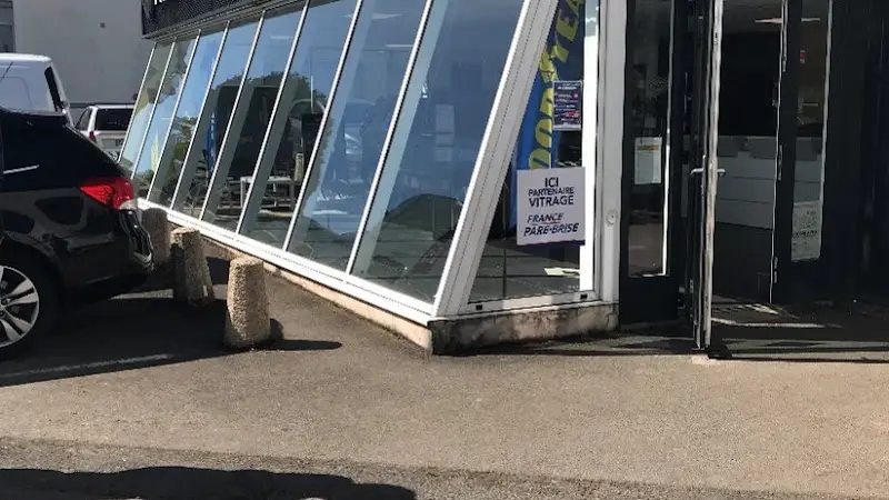 Photo publiée sur la fiche Google de France Pare-Brise - Chez Agence Renault le Garlentezec, Bégard