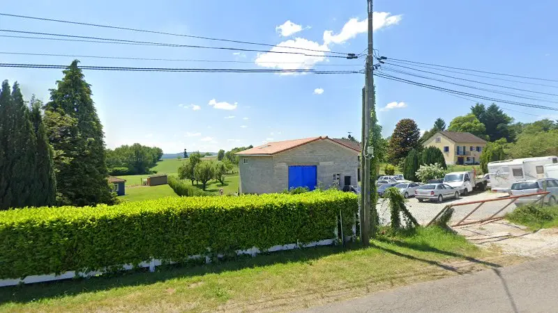 Vue de la rue devant Isak automobile, Saint-Léonard-de-Noblat