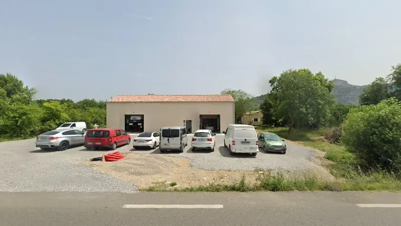 Vue de la rue devant GARAGE Giboux S.A.S.U AUTOMOBILE PRO SERVICES, Ruoms