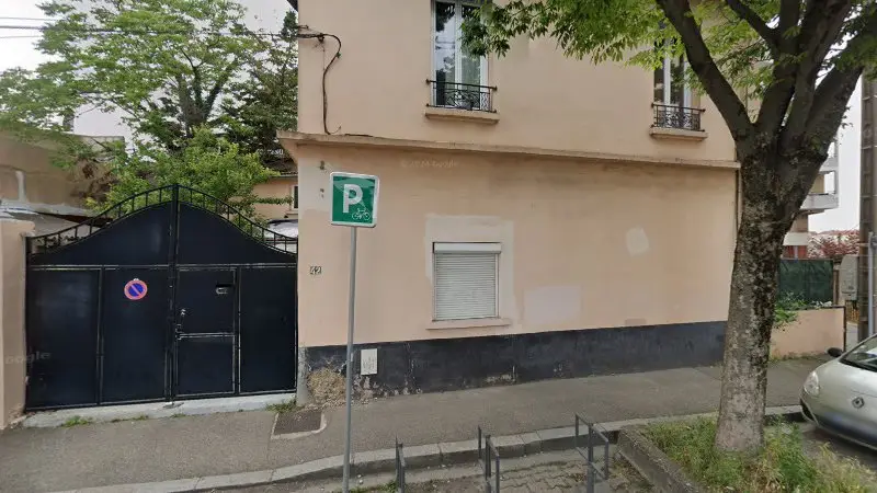 Vue de la rue devant Sarl Dahmani Primeurs, Villeurbanne