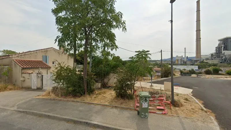 Vue de la rue devant Société Travaux Entretien Minier, Meyreuil