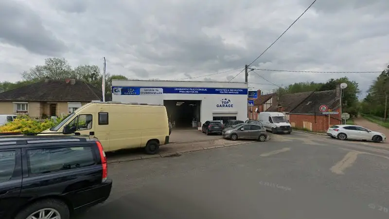 Vue de la rue devant Garage Renouard Yves - Citroën, Champignelles