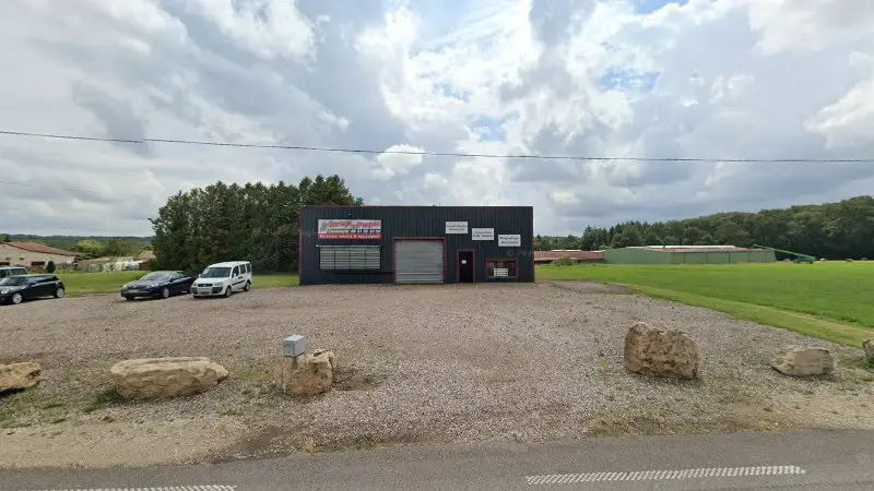 Vue de la rue devant Garage Du Paquis, Châtillon-sur-Saône