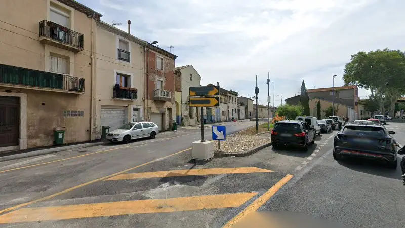Vue de la rue devant Garage Du Pont Vieux, Béziers