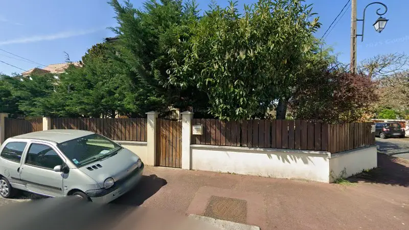Vue de la rue devant VAP Garage Solidaire VSP, Vigneux-sur-Seine