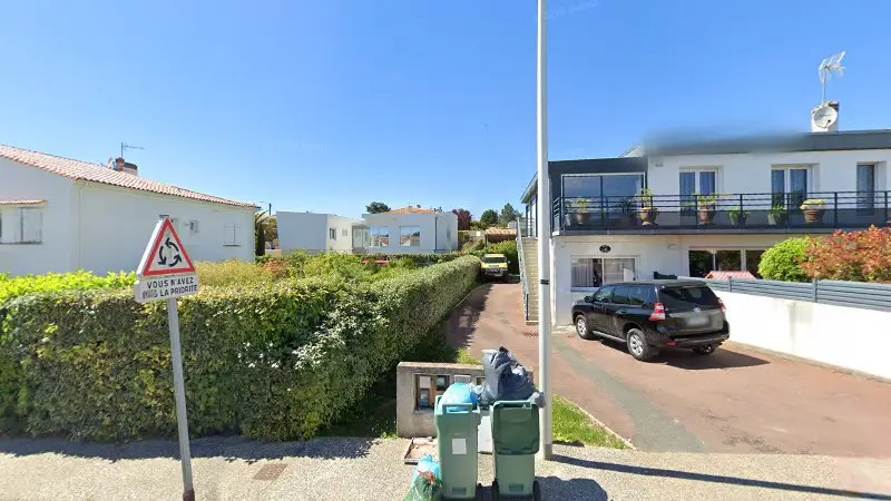 Vue de la rue devant BARBOTIN AUTOMOBILES, Vaux-sur-Mer