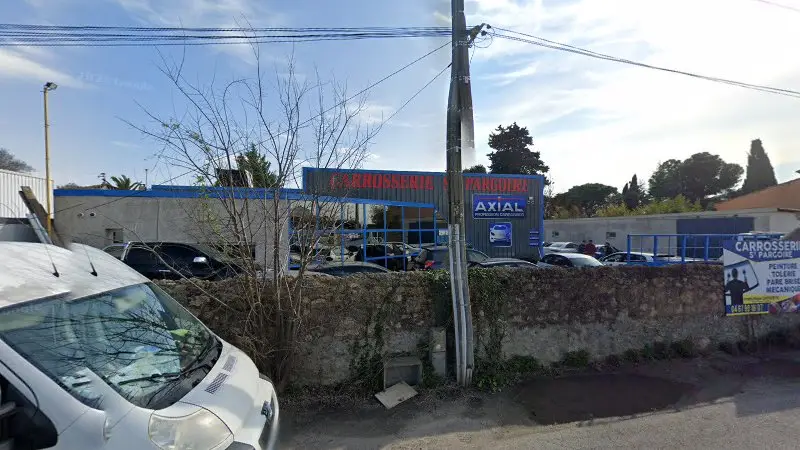 Vue de la rue devant Carrosserie Peinture, Saint-Pargoire