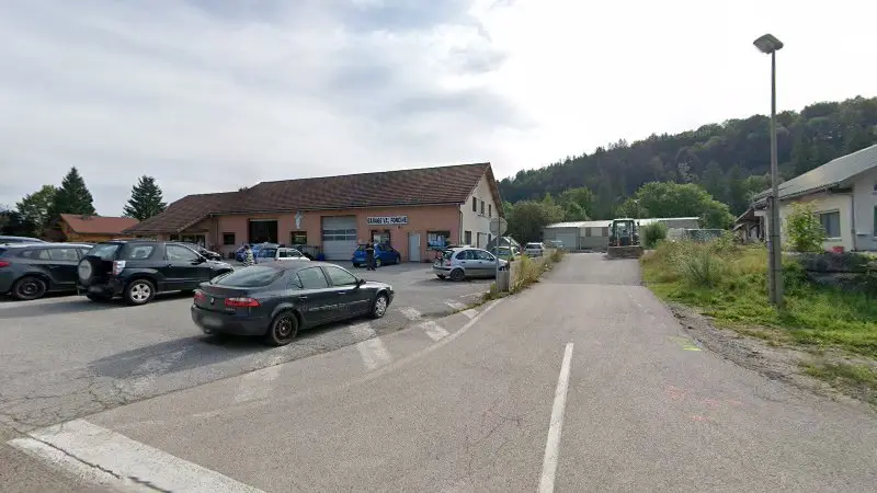 Vue de la rue devant GARAGE VAL FONCINE - MOTRIO, Foncine-le-Haut