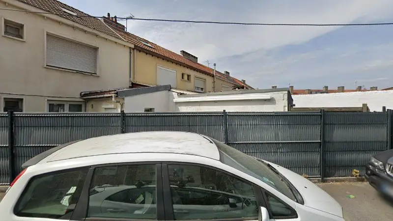 Vue de la rue devant R AUTO SERVICE, Faches-Thumesnil