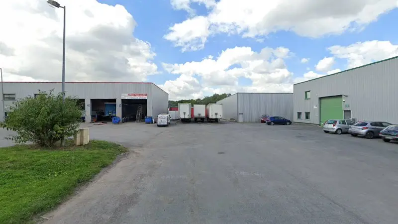 Vue de la rue devant Garage Poids Lourds, Noyelles-Godault