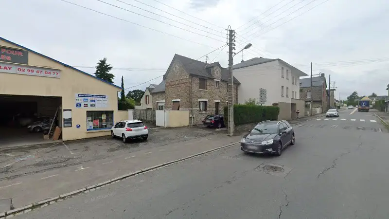 Vue de la rue devant CARROSSERIE LANDRAS-BELLAY, Janzé