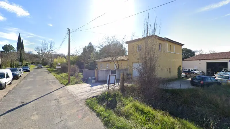 Vue de la rue devant Garage ALCARAZ - 1,2,3 AutoService, Pouzols