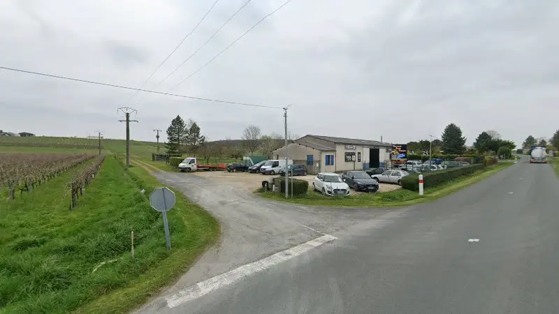 Vue de la rue devant Garage JEAN-PIERRE MICHAUD - Technicar Services, Brie-sous-Archiac