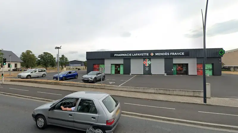 Vue de la rue devant 52 boulevard Pierre Mendes France, Castres