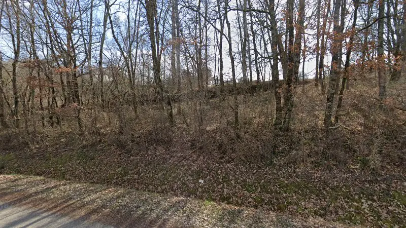Vue de la rue devant Nonorgues Francis, Les Cabannes