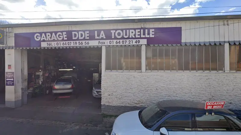 Vue de la rue devant Garage de la Tourelle, Tournan-en-Brie