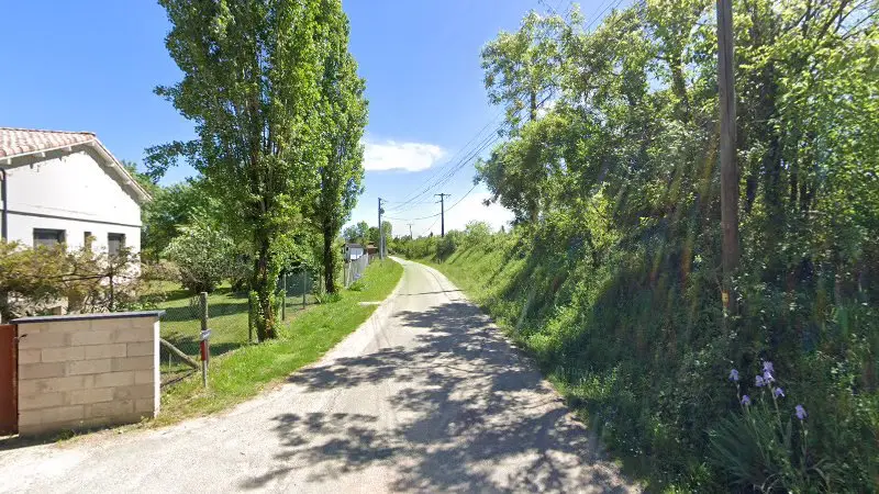 Vue de la rue devant AB Carrosserie, Molières