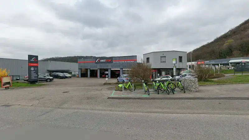 Vue de la rue devant Mobox Sillingy - Pneus - Garantie - vidange tout compris, Sillingy