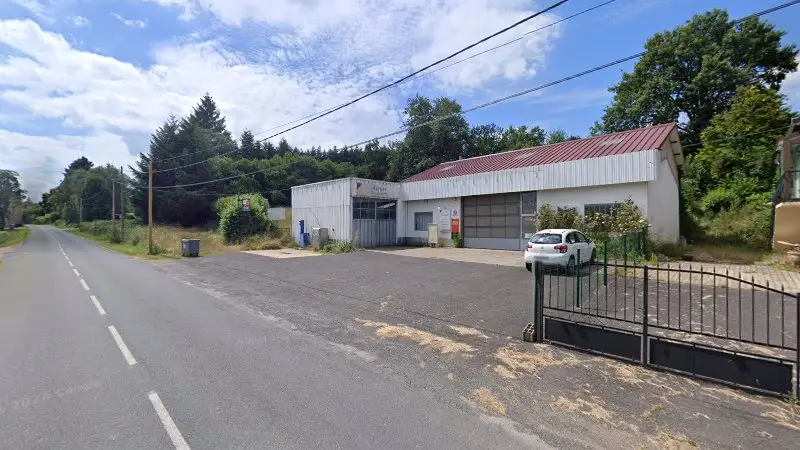 Vue de la rue devant GARAGE DEUSCHT SARL - Citroën, Pionsat