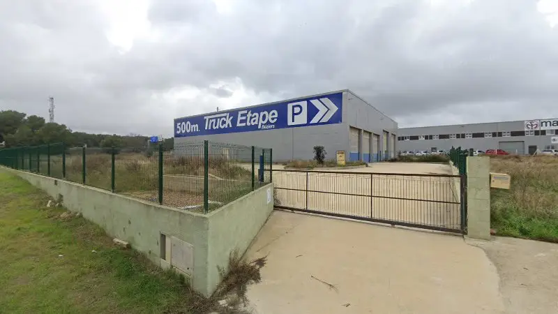 Vue de la rue devant Truck Etape Béziers, Vendres