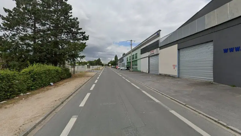 Vue de la rue devant CCPL Controle Technique Poids Lourds, Châlons-en-Champagne