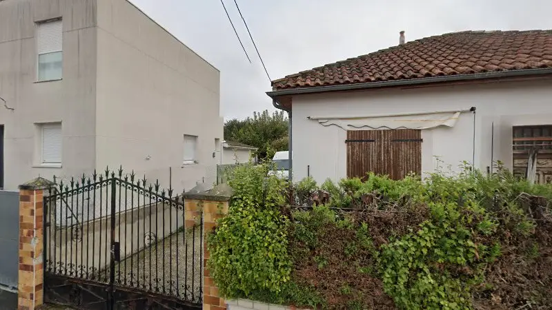 Vue de la rue devant Dépannage Remorquage 33, Cenon